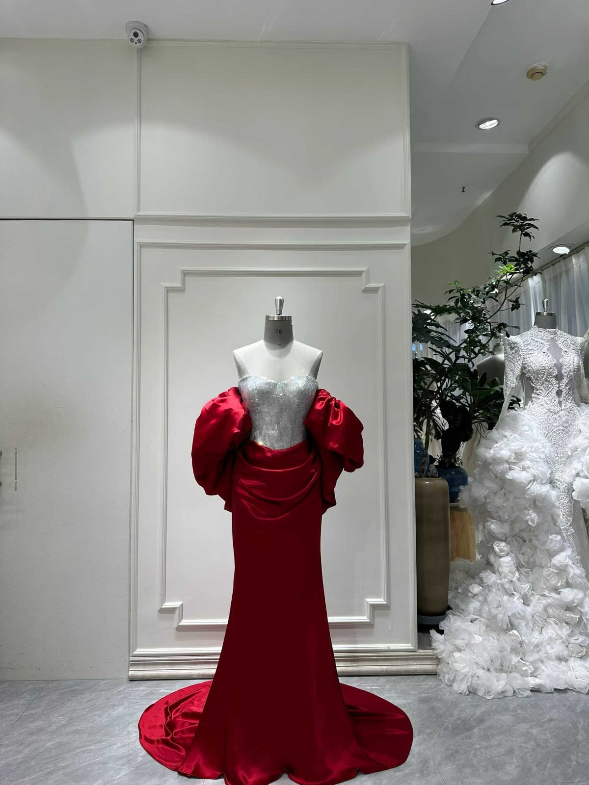 A masterpiece combines a jewel-encrusted bodice with a rich, regal satin skirt. It is the ultimate choice for a red carpet gala, high-end prom, or upscale formal event